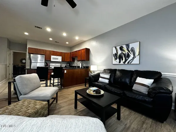 $2,500 | 169 East Grande Avenue, Unit 100, Johnson City, TN 37601
