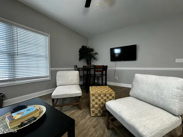 $2,500 | 169 East Grande Avenue, Unit 100, Johnson City, TN 37601