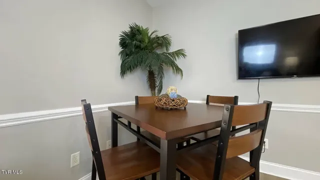 $2,300 | 169 East Grande Avenue, Unit 100, Johnson City, TN 37601