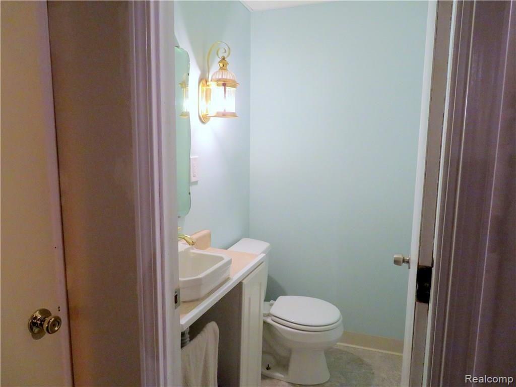 1173 Brighton Lake Road Brighton, MI 48116 - Photo 21 of 23 half bath.JPG