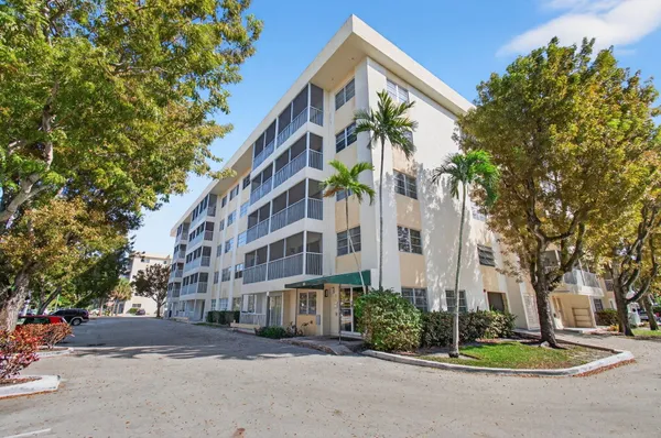 $2,500 | 50 Southwest 3rd Avenue, Unit 311, Boca Raton, FL 33432