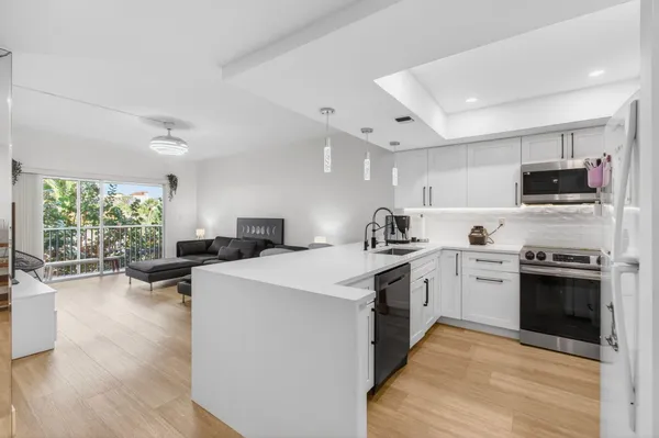 $2,500 | 50 Southwest 3rd Avenue, Unit 311, Boca Raton, FL 33432