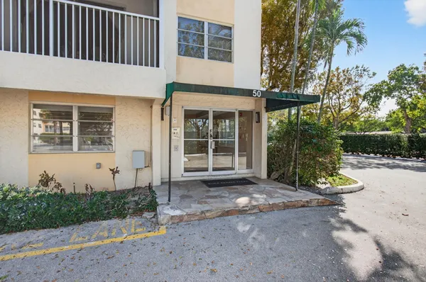 $2,500 | 50 Southwest 3rd Avenue, Unit 311, Boca Raton, FL 33432