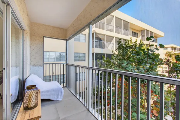 $2,500 | 50 Southwest 3rd Avenue, Unit 311, Boca Raton, FL 33432