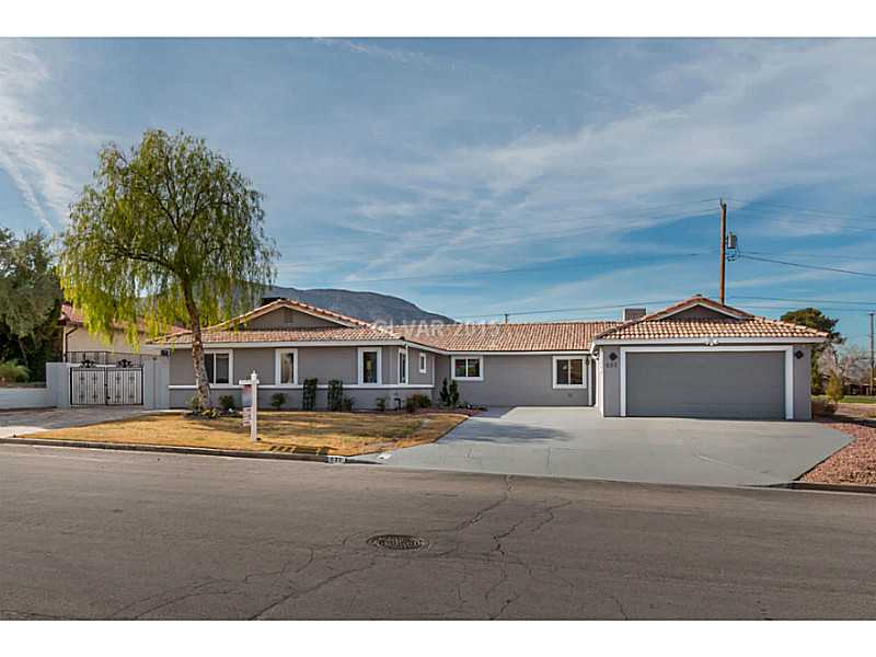 633 East Fairway Road Henderson, NV 89015 - Photo 1 of 35 Property Photo. Front of Home.