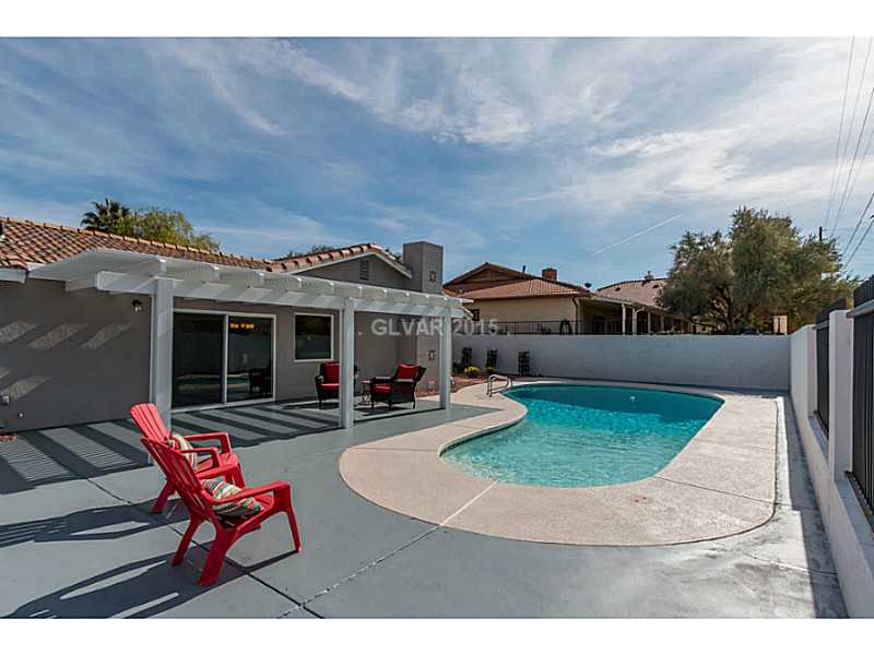 633 East Fairway Road Henderson, NV 89015 - Photo 29 of 35 Property Photo. Backyard & Pool.