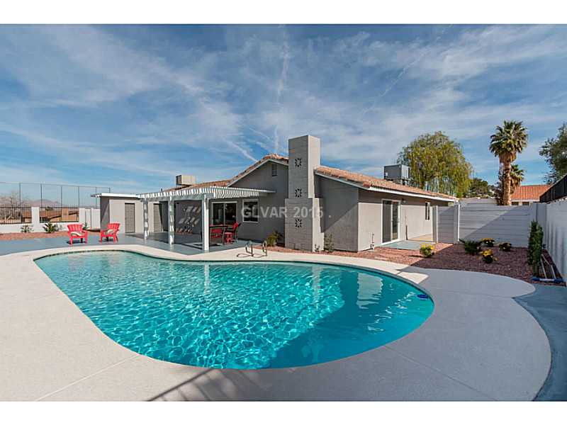 633 East Fairway Road Henderson, NV 89015 - Photo 30 of 35 Property Photo. Backyard & Pool.