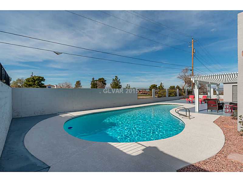 633 East Fairway Road Henderson, NV 89015 - Photo 32 of 35 Property Photo. Backyard & Pool.