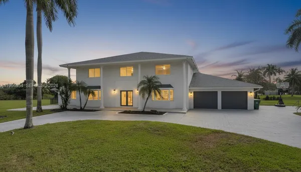 a view of entryway and hall