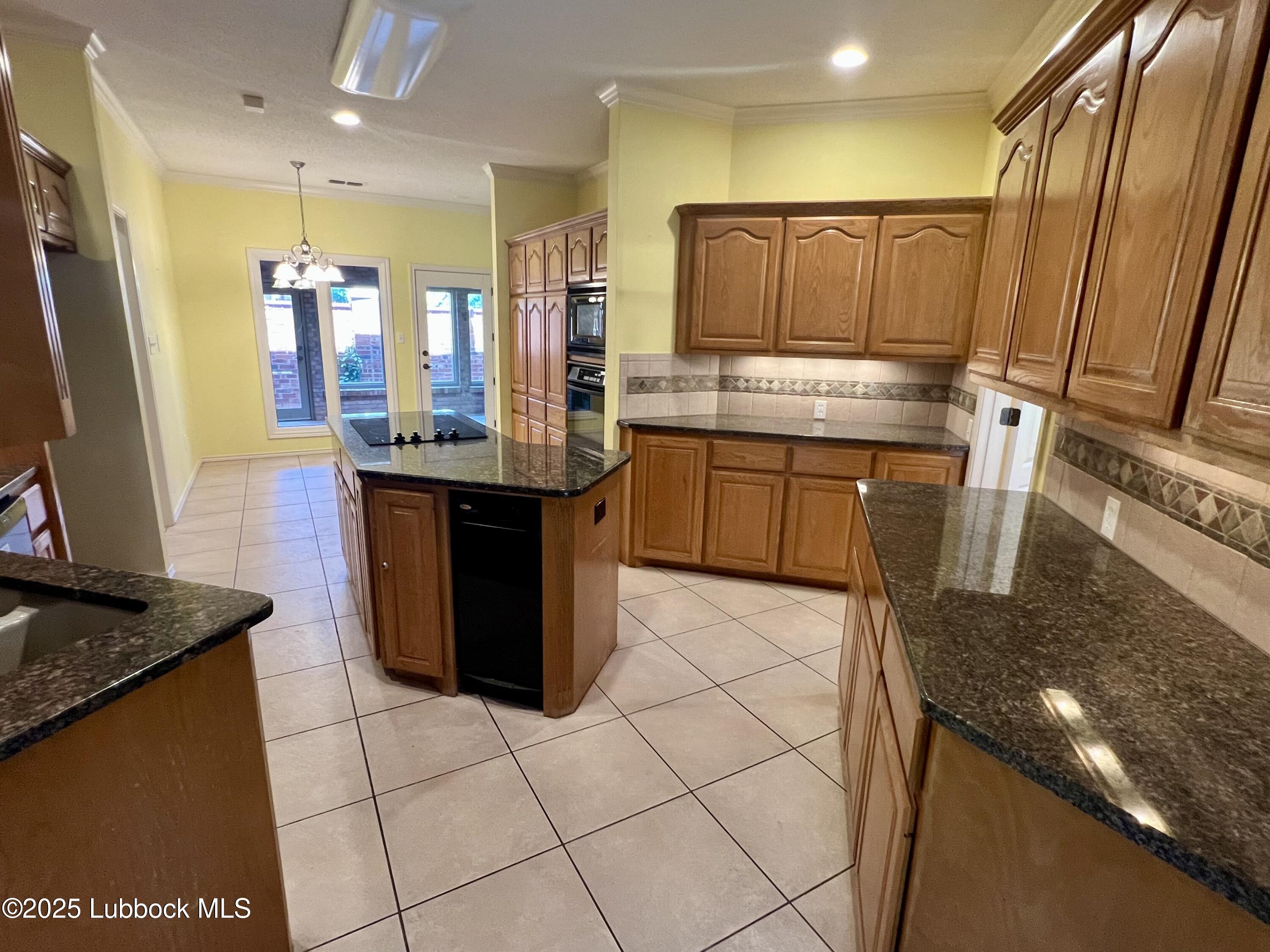 9802 Toledo Avenue Lubbock, TX 79424 - Photo 17 of 64 Kitchen 5, 1 56 20 PM