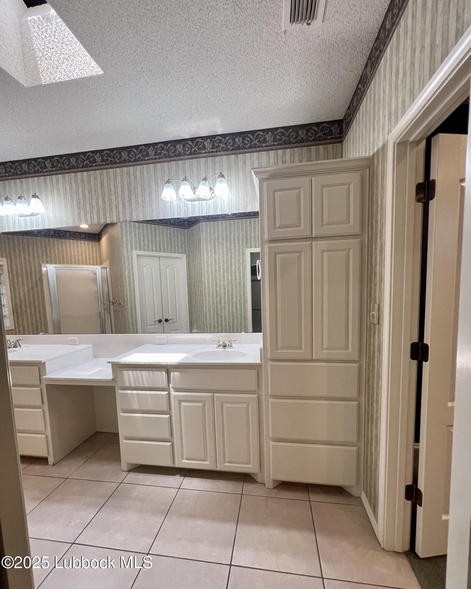 9802 Toledo Avenue Lubbock, TX 79424 - Photo 26 of 64 a bathroom with a sink and a mirror