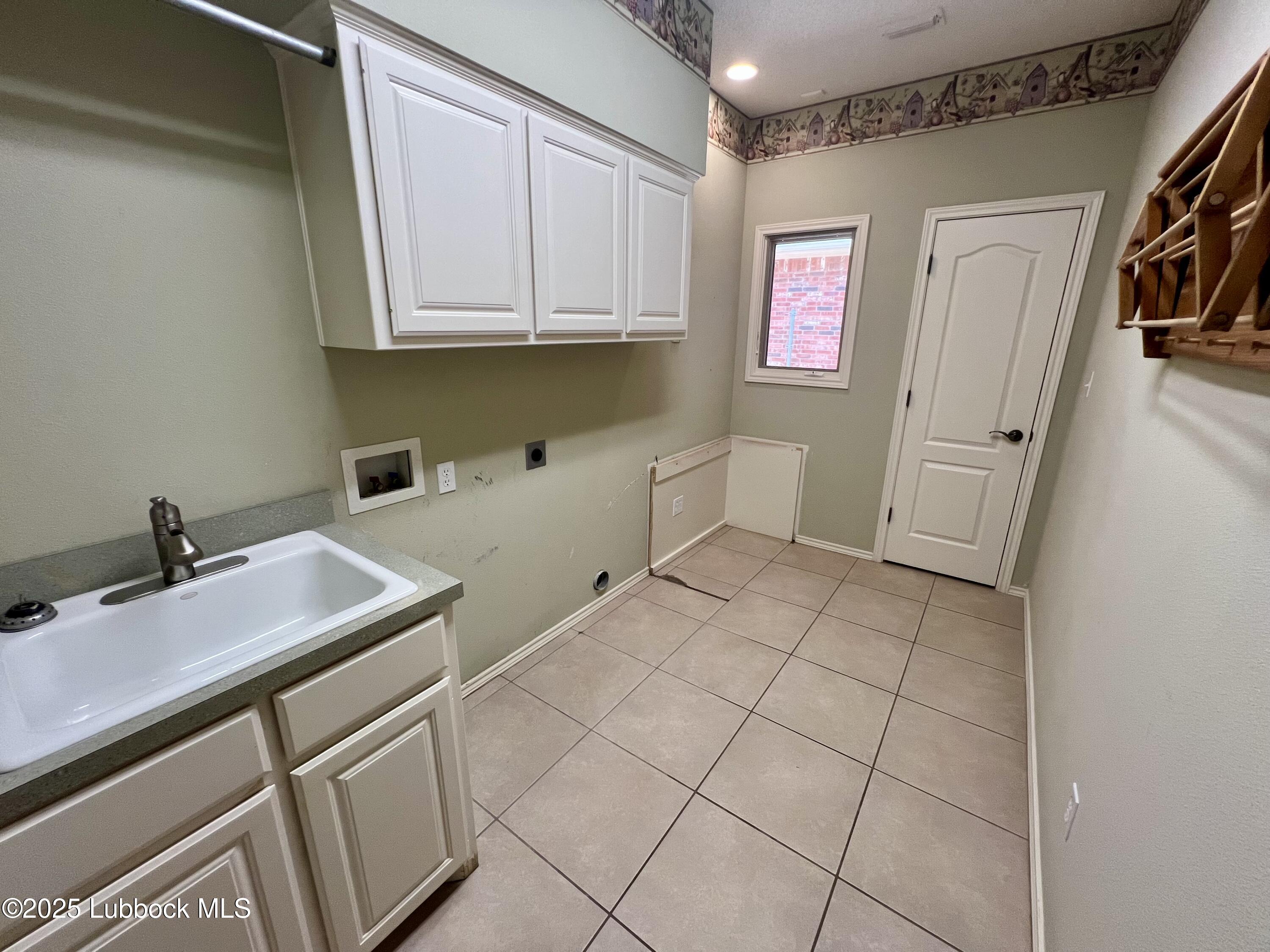 9802 Toledo Avenue Lubbock, TX 79424 - Photo 49 of 64 Laundry room 2, 2 15 53 PM