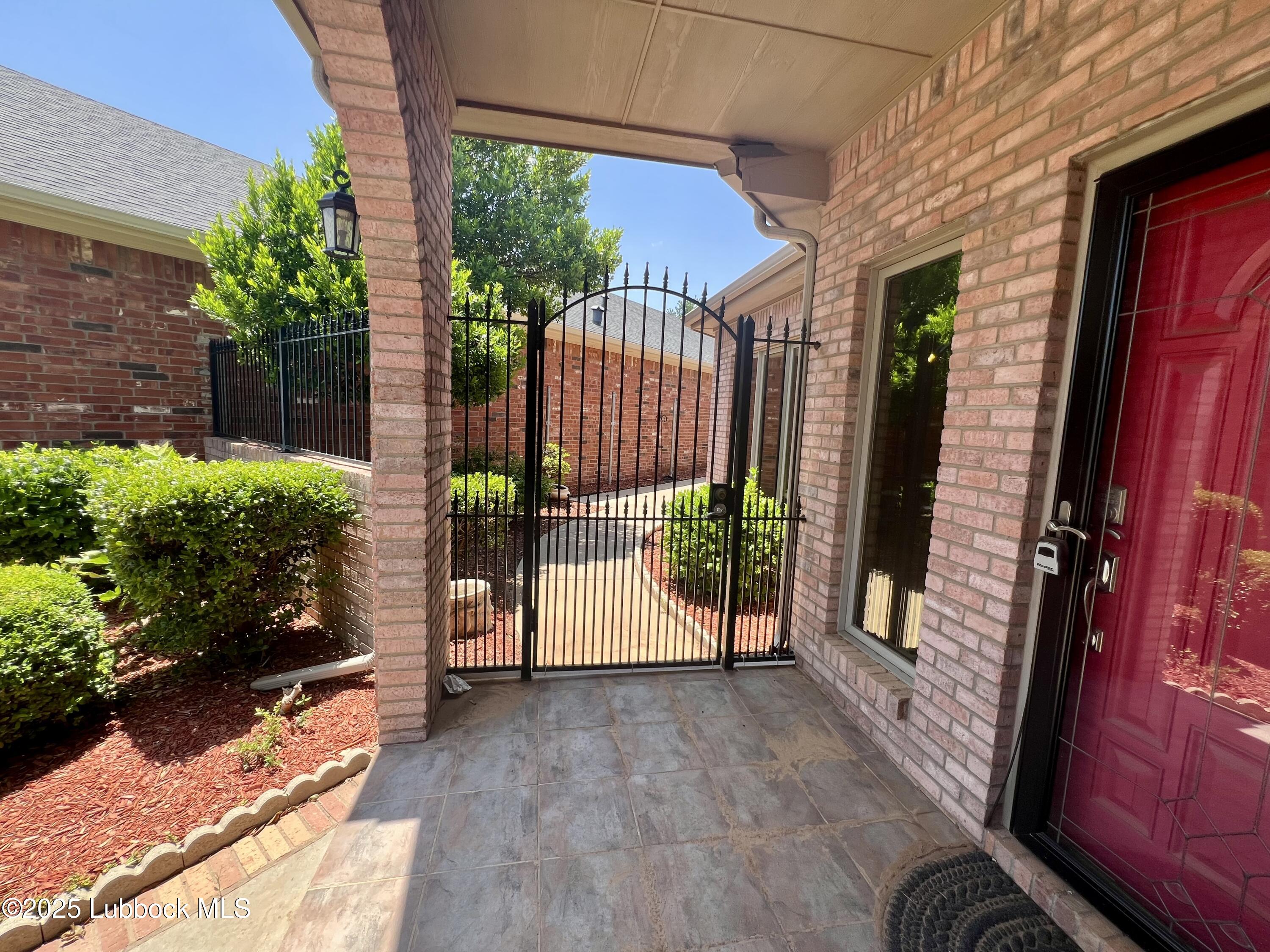 9802 Toledo Avenue Lubbock, TX 79424 - Photo 9 of 64 Front potch 2, 1 44 48 PM