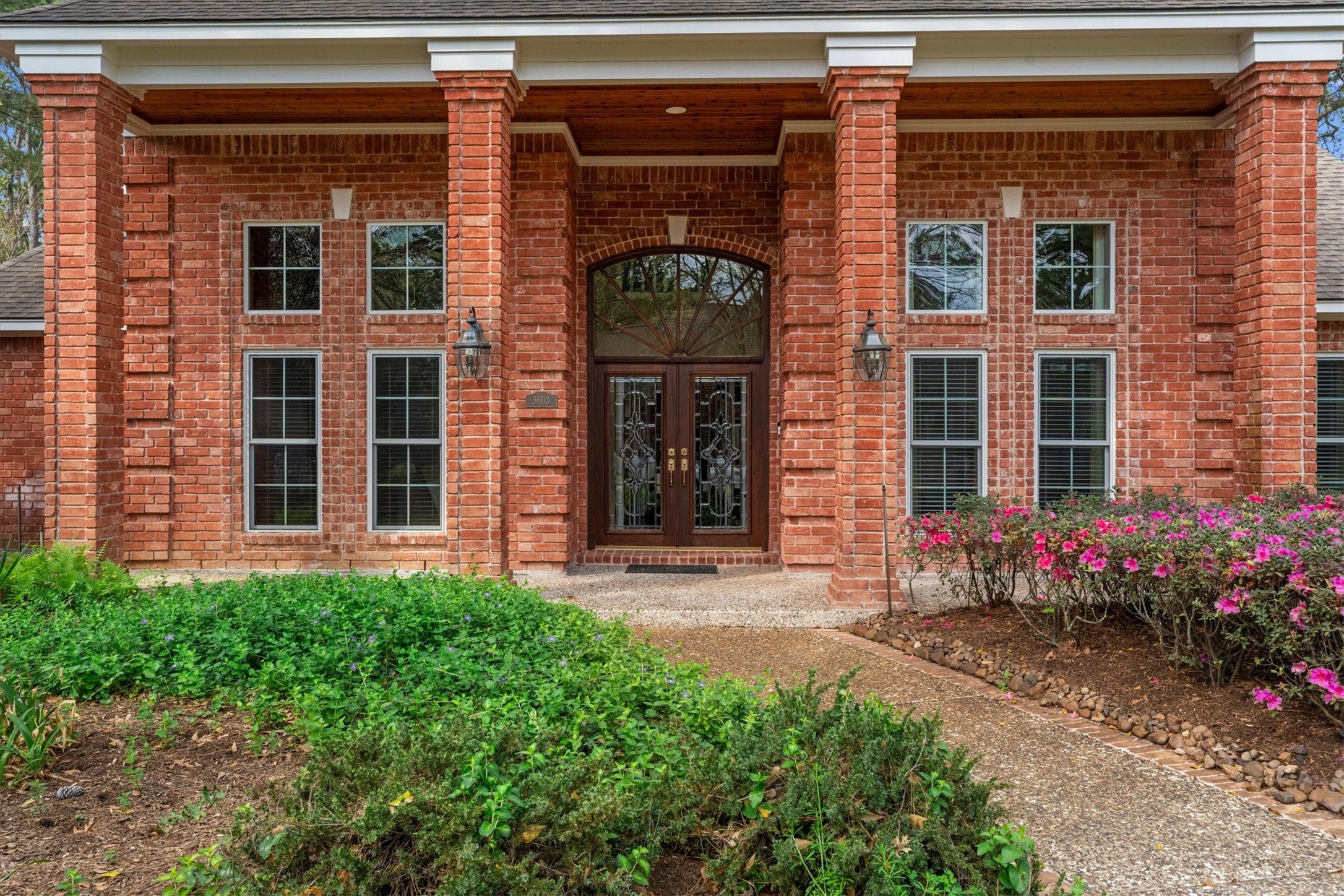 5603 Rushing River Drive Houston, TX 77345 - Photo 2 of 43