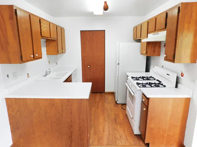 $210,000 | 546 North Deer Run Drive, Unit 546, Palatine, IL 60067