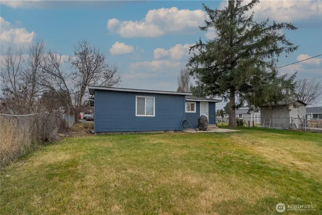 a view of a house with a yard and garage