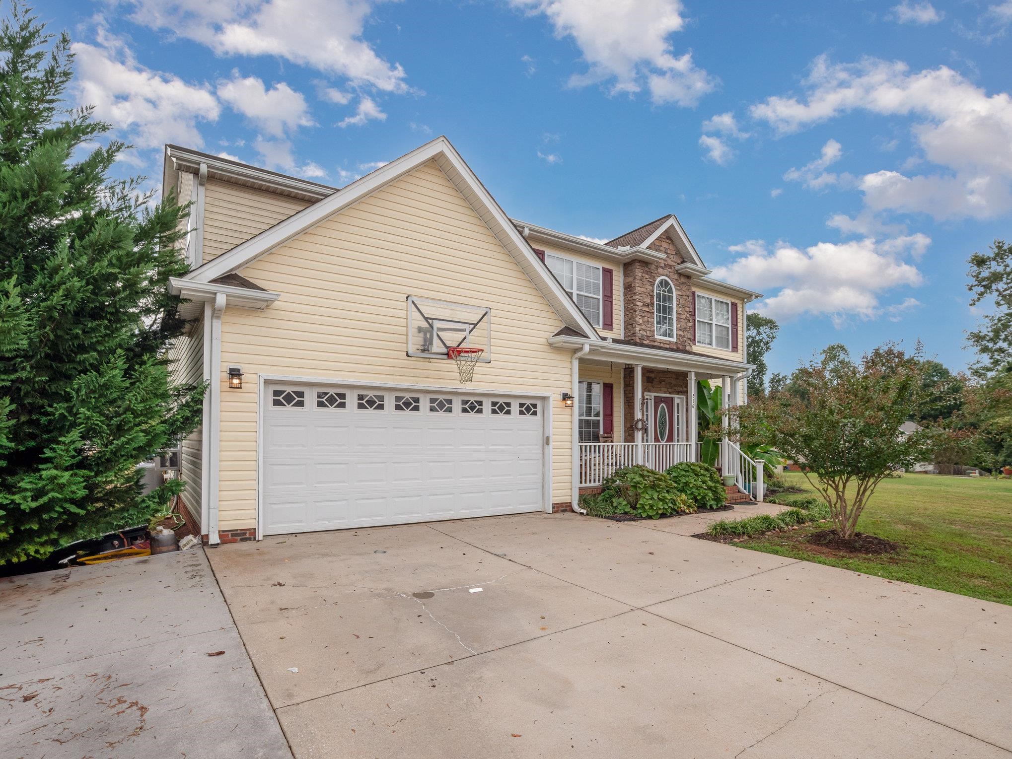 516 Camrose Court Inman, SC 29349 - Photo 2 of 32