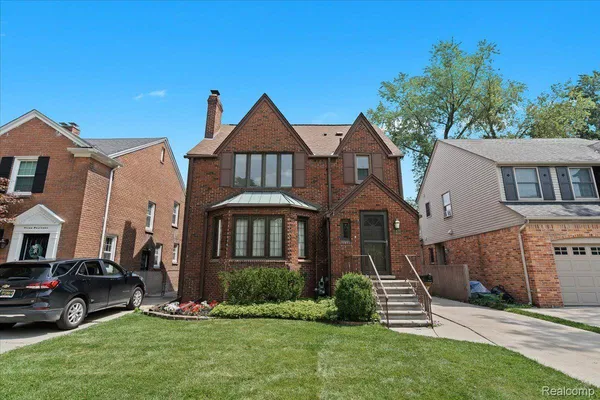 $634,900 | 312 Mc Kinley Avenue, Grosse Pointe, MI 48236