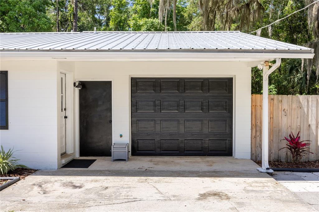 113 Browns Road San Mateo, FL 32187 - Photo 6 of 36 a front view of a house