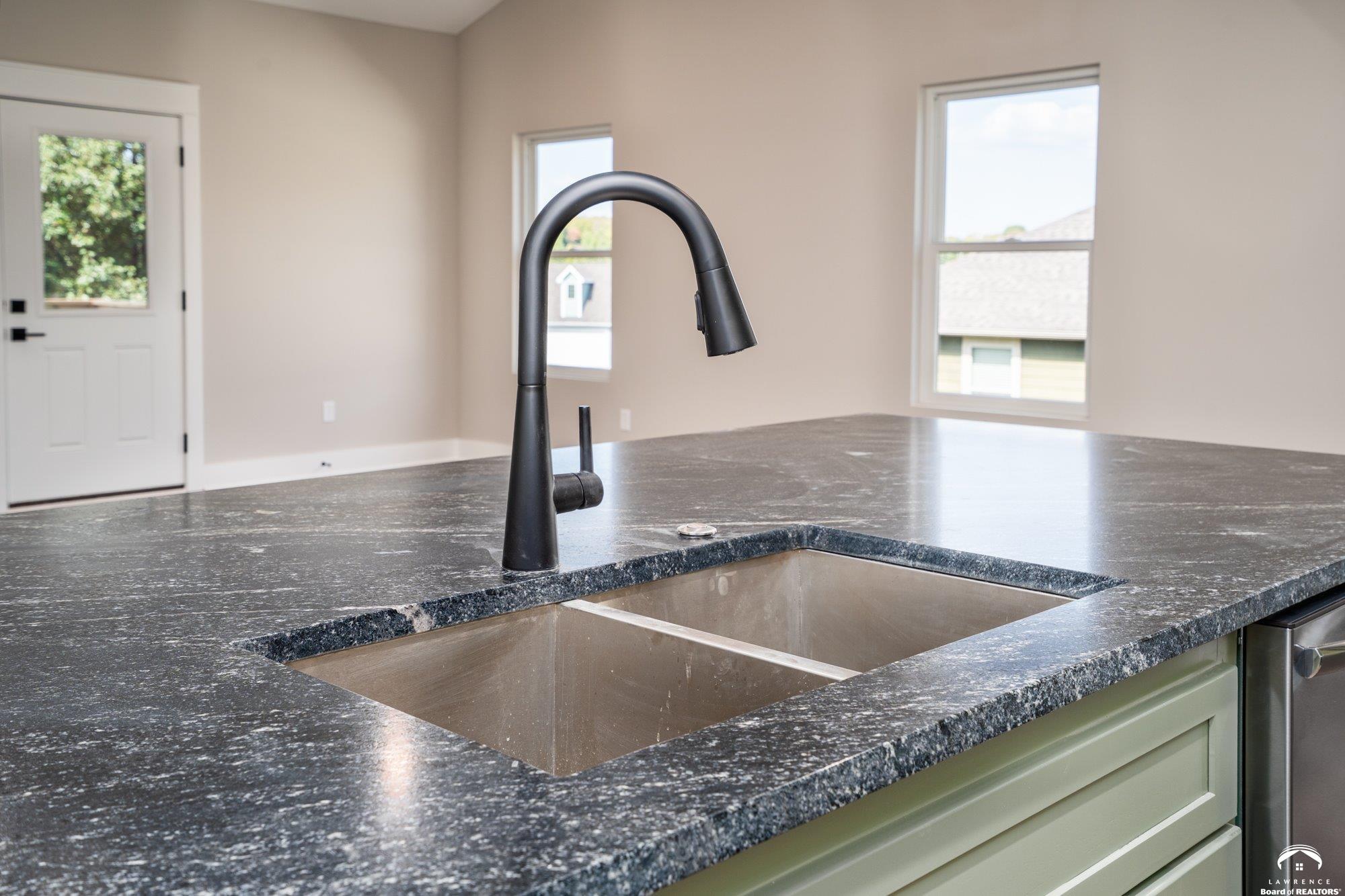 917 Eagle Ridge Drive Baldwin City, KS 66006 - Photo 11 of 38