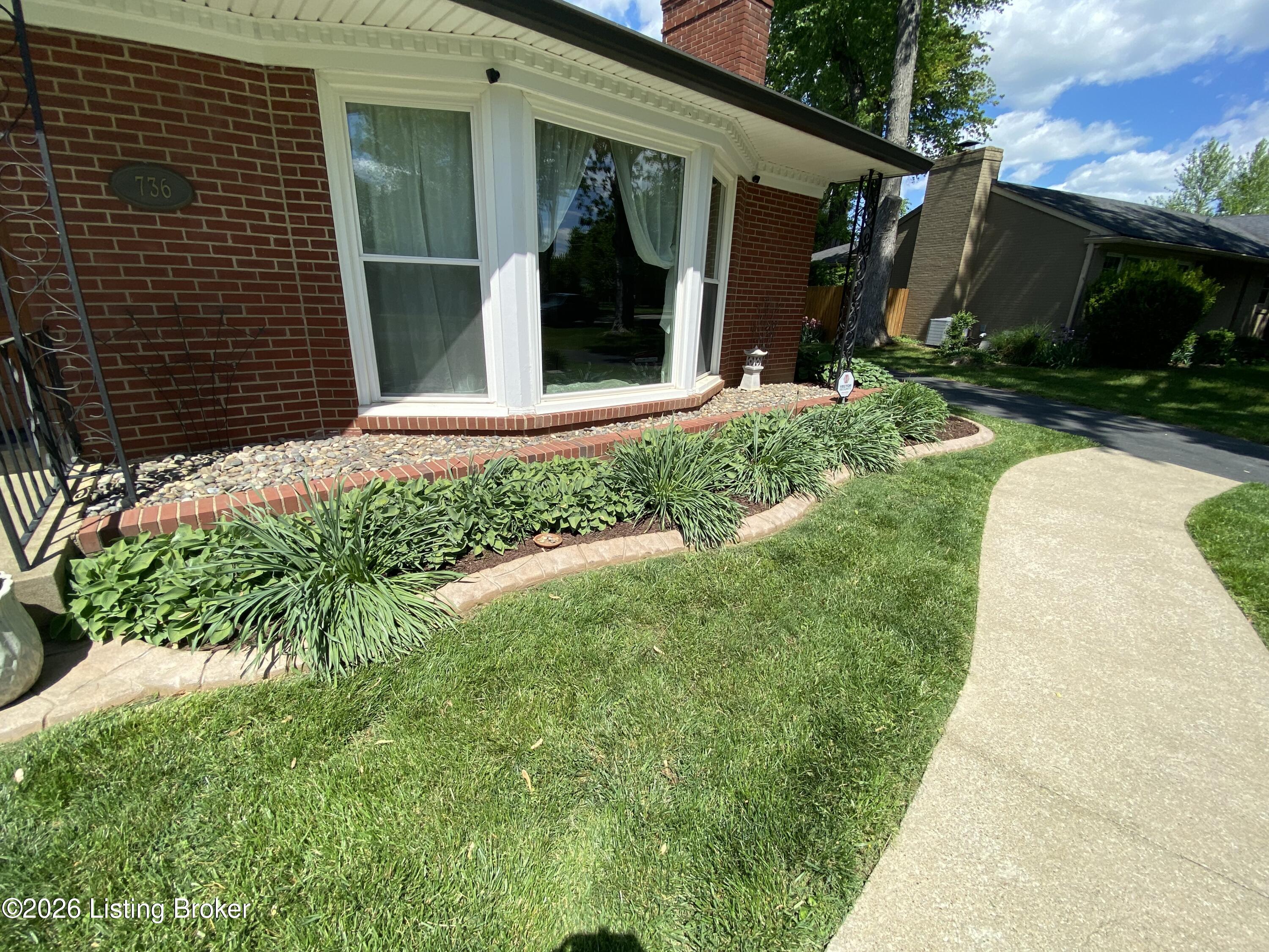 736 Wicklow Road Louisville, KY 40207 - Photo 7 of 59 IMG_2716