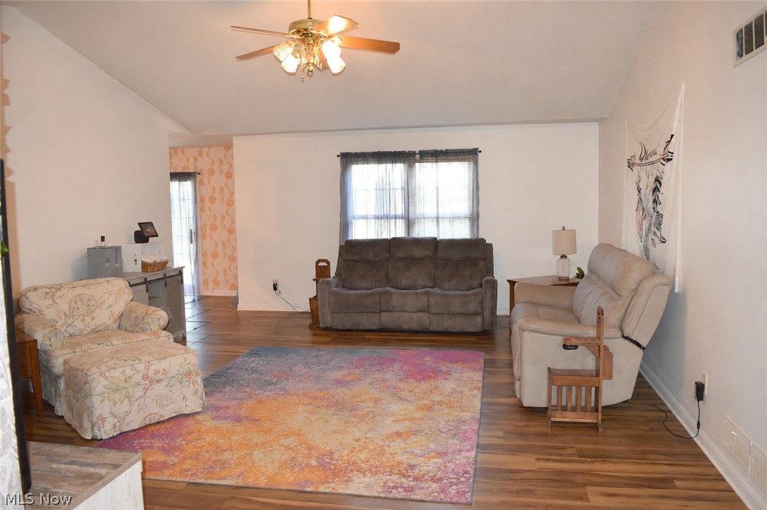 4777 Waterloo Road Atwater, OH 44201 - Photo 3 of 40