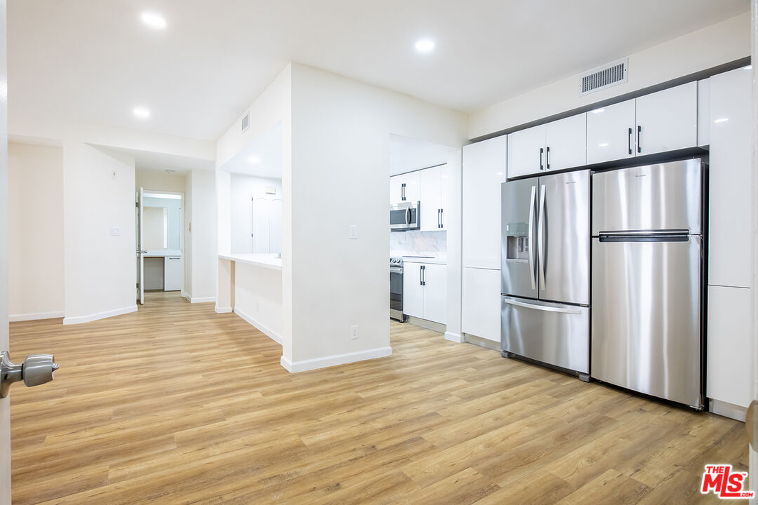 435 South Lafayette Park Place, Unit 208, Los Angeles, CA 90057 Compass