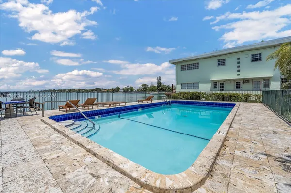 $2,200 | 8550 Byron Avenue, Unit 2G, Miami Beach, FL 33141