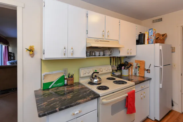 $174,900 | 69 Heritage Village, Unit D, Southbury, CT 06488