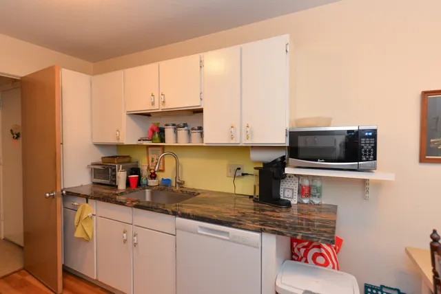 $174,900 | 69 Heritage Village, Unit D, Southbury, CT 06488