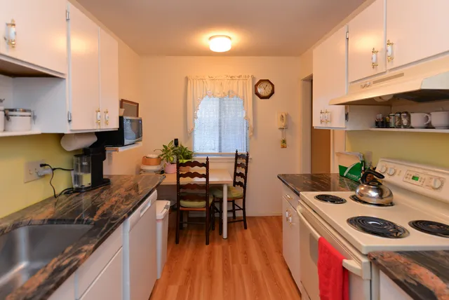 $174,900 | 69 Heritage Village, Unit D, Southbury, CT 06488