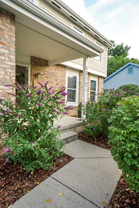 4572 Hidden Ridge Court Columbus, OH 43230 - Photo 4 of 43 Butterfly Bush Entry