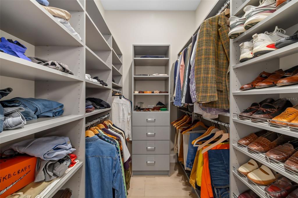 1879 Hibiscus Street Sarasota, FL 34239 - Photo 33 of 84