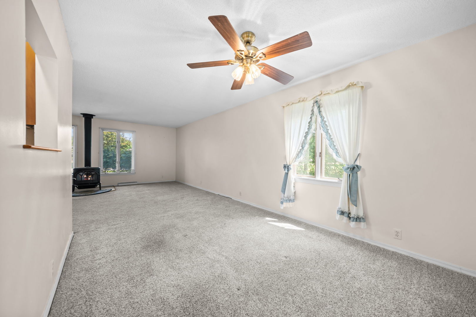 5748 South Skare Road Rochelle, IL 61068 - Photo 10 of 45 an empty room with windows and closet