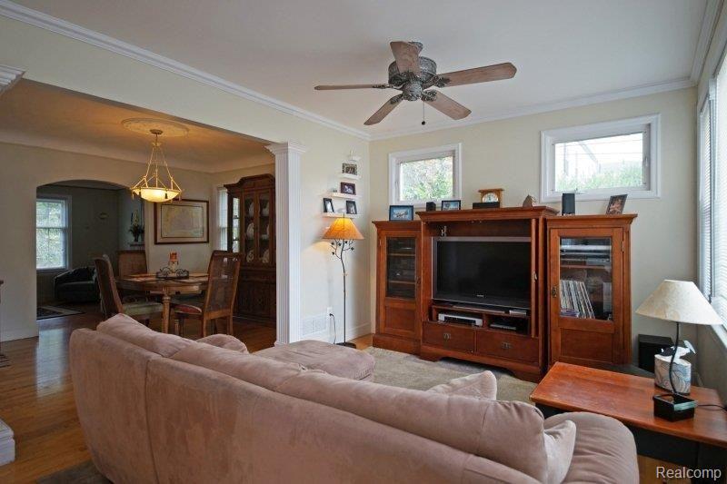 1577 Hampton Road Grosse Pointe, MI 48236 - Photo 13 of 25 DSC09340.JPG