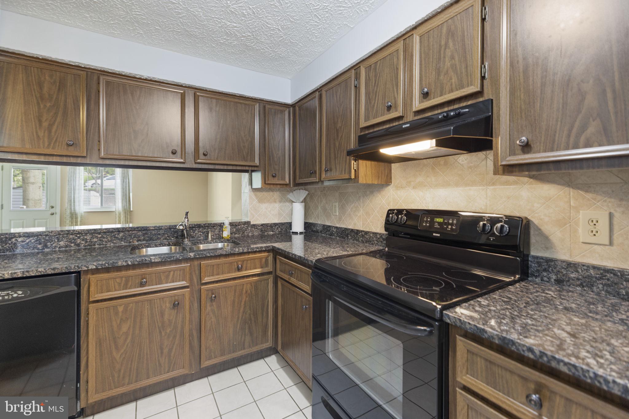 8339 Brookvale Court Springfield, VA 22153 - Photo 4 of 34 Kitchen