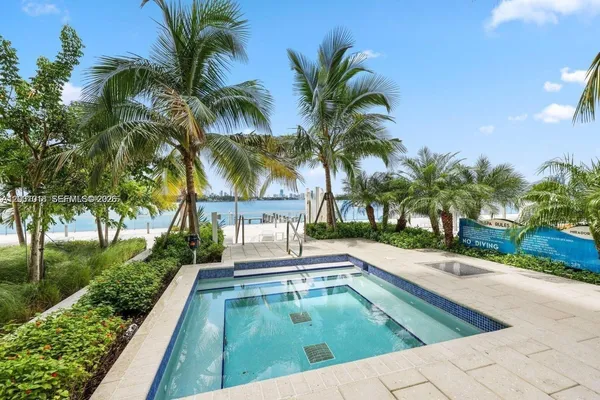 $3,300 | 1000 West Avenue, Unit 1504, Miami Beach, FL 33139