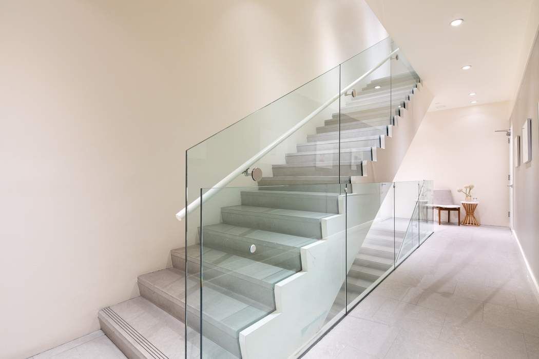 770 Madison Avenue Manhattan, NY 10065 - Photo 4 of 17 a view of entryway and hall