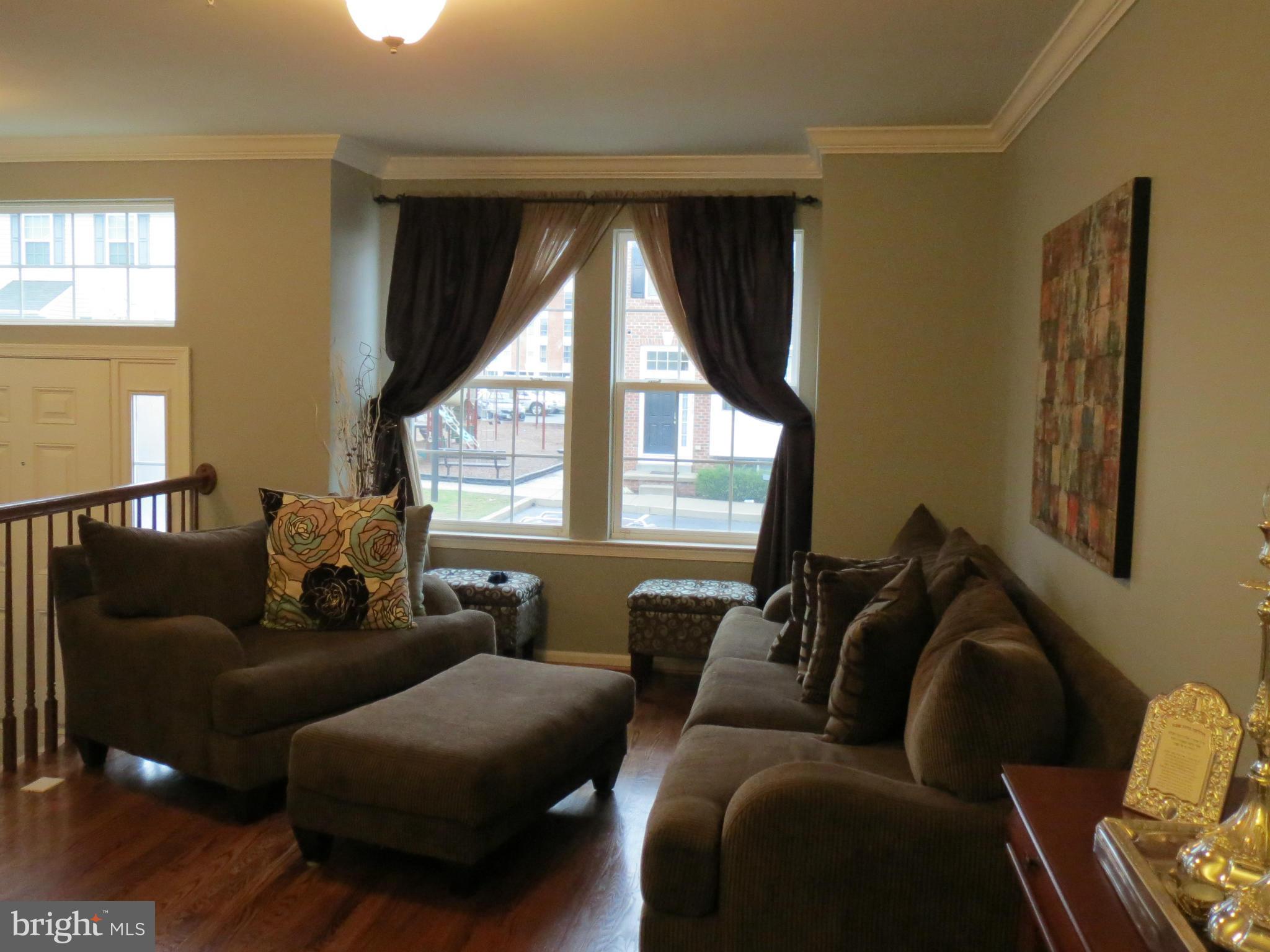 3619 Bancroft Road Baltimore, MD 21215 - Photo 3 of 21 Living Room
