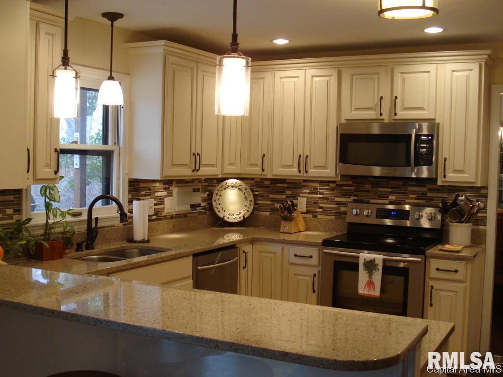 2107 Briarcliff Springfield, IL 62704 - Photo 3 of 16 Gallery Image 3