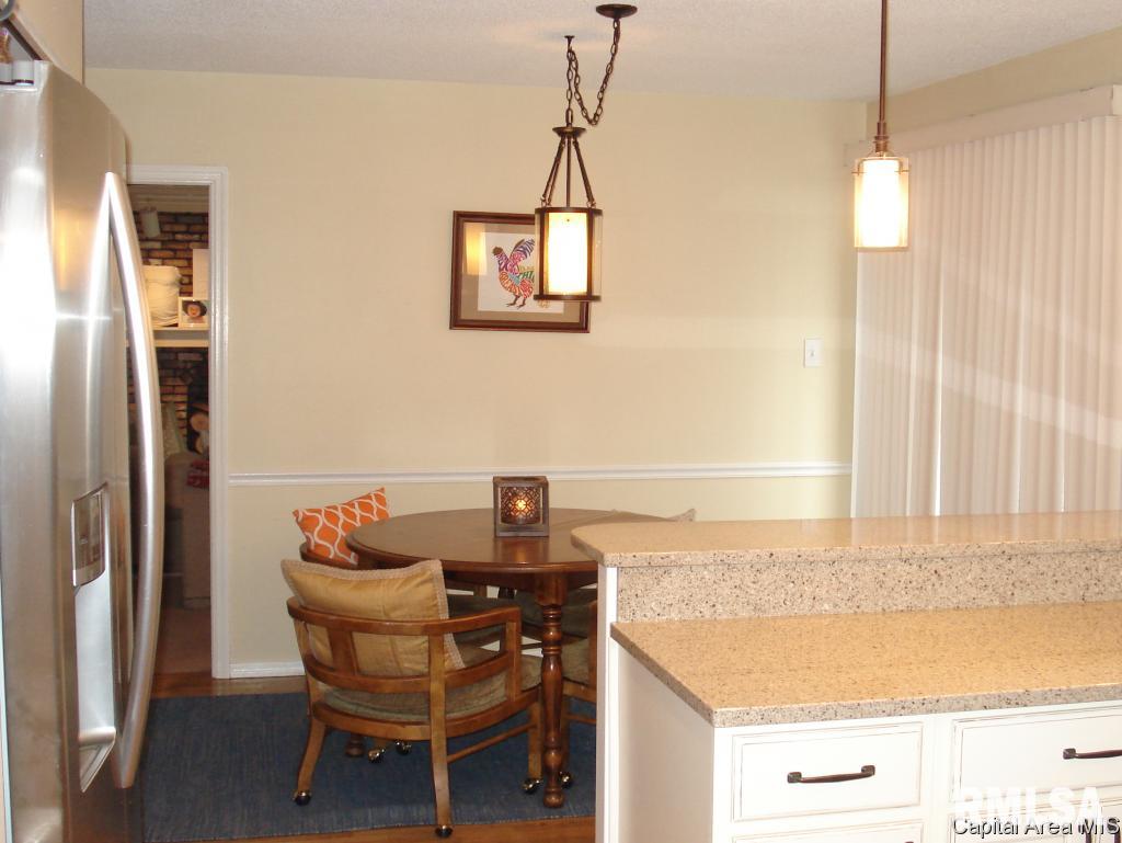 2107 Briarcliff Springfield, IL 62704 - Photo 5 of 16 Gallery Image 5