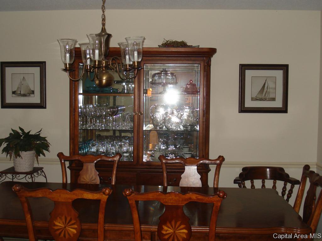 2107 Briarcliff Springfield, IL 62704 - Photo 7 of 16 Gallery Image 7