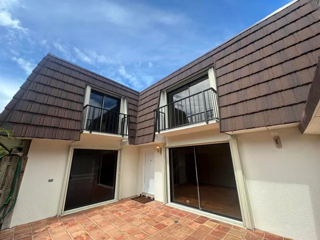 a view of a entryway of the house