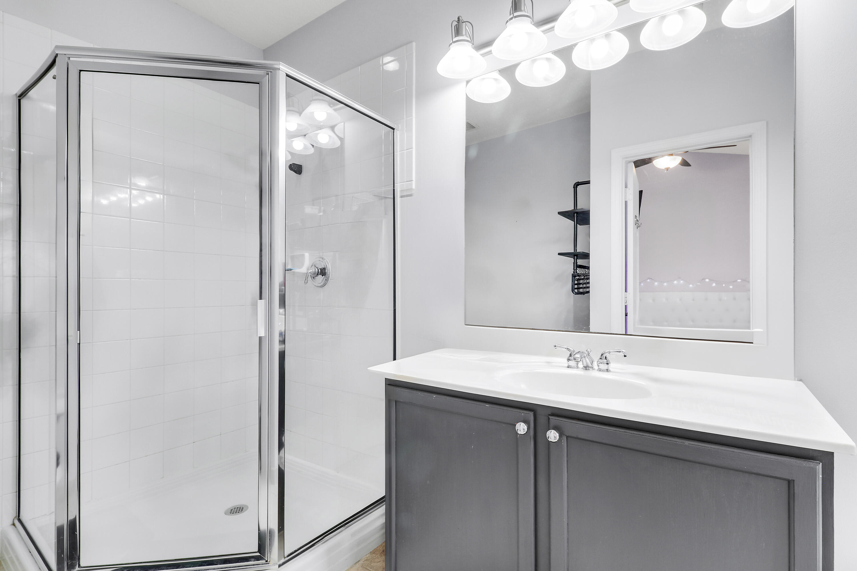 107 Pond Apple Lane, Unit 102 Jupiter, FL 33458 - Photo 16 of 26 Primary Bathroom