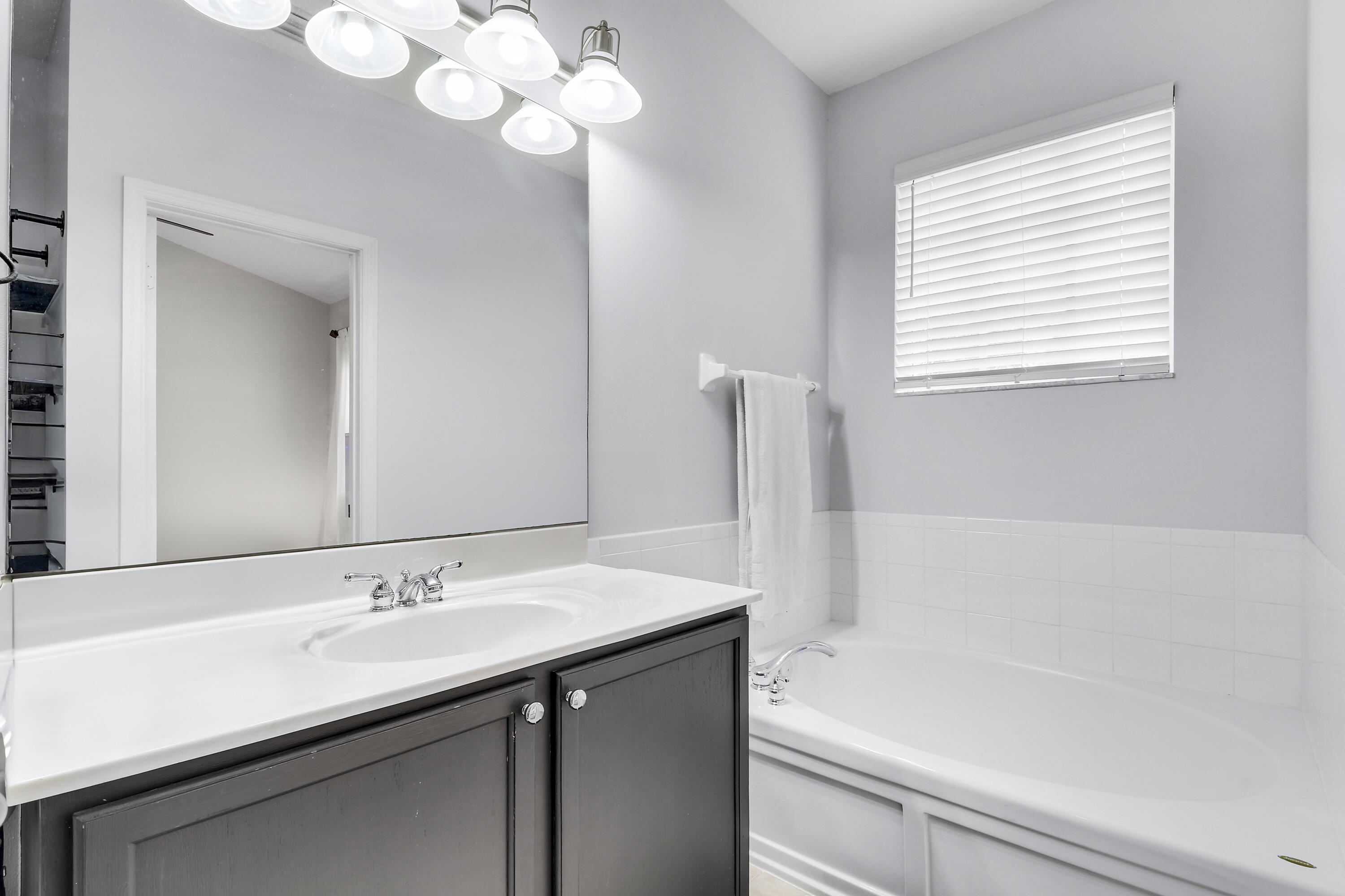 107 Pond Apple Lane, Unit 102 Jupiter, FL 33458 - Photo 17 of 26 Primary Bathroom