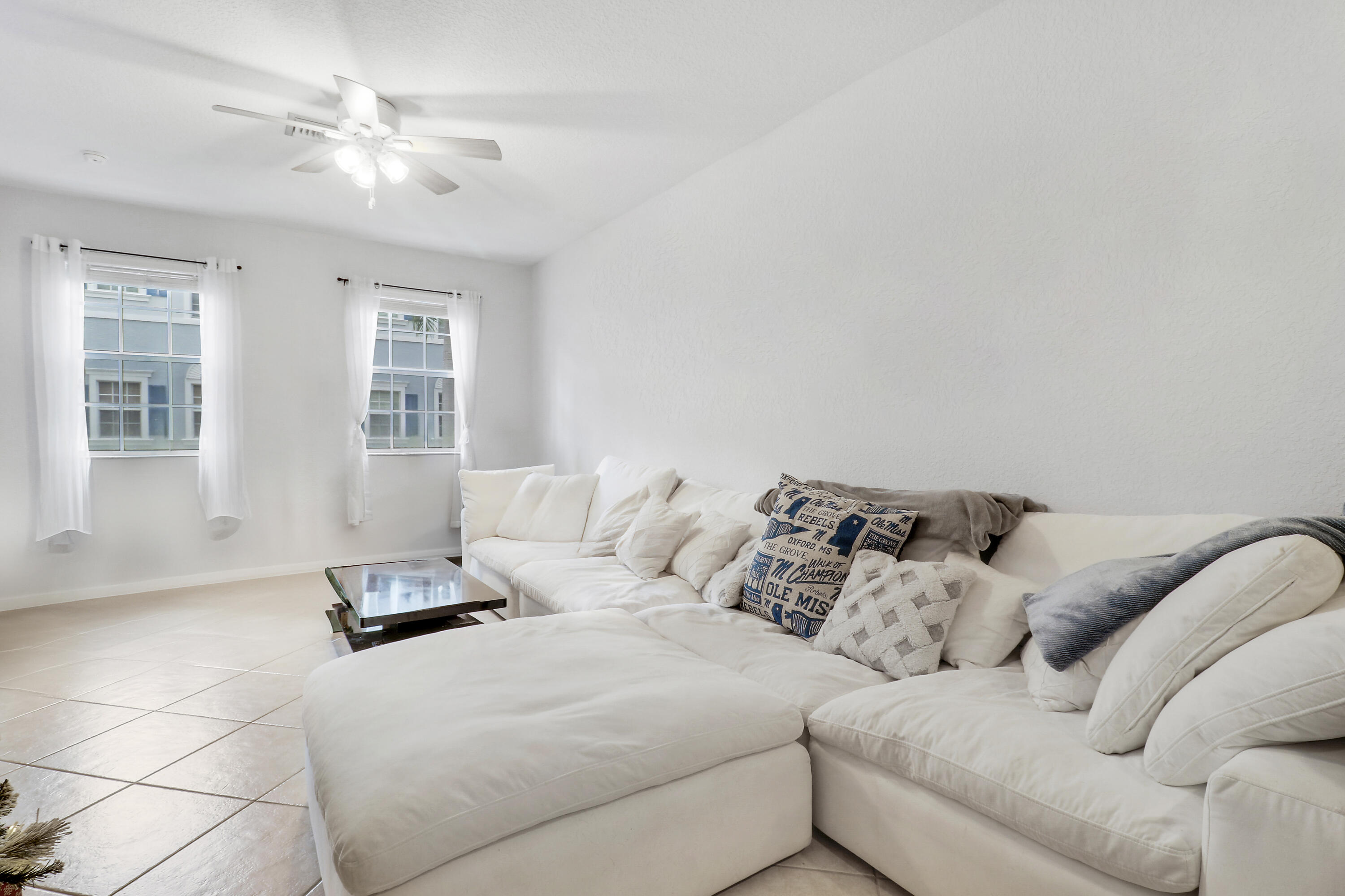 107 Pond Apple Lane, Unit 102 Jupiter, FL 33458 - Photo 6 of 26 Living Room