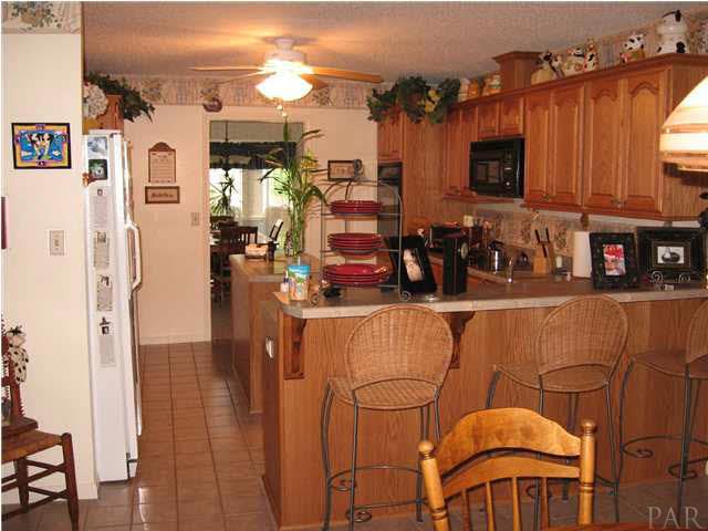 400 Turnberry Road Cantonment, FL 32533 - Photo 3 of 12 Kitchen with Center Island.