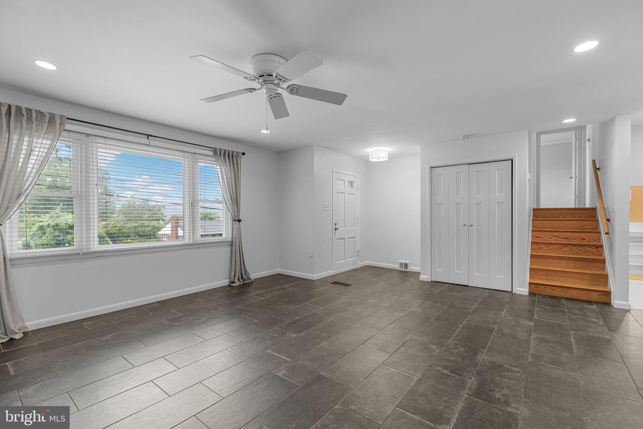 5920 Atteentee Road Springfield, VA 22150 - Photo 6 of 33 a view of an empty room with a window