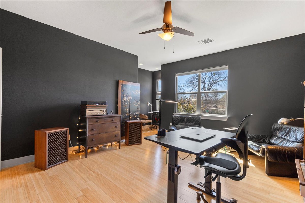 3014 Neal Street Austin, TX 78702 - Photo 23 of 33