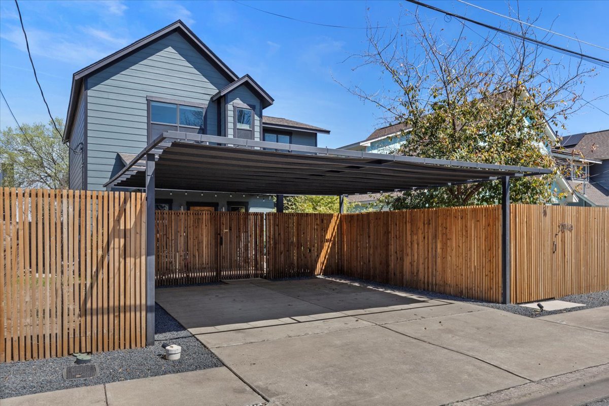 3014 Neal Street Austin, TX 78702 - Photo 3 of 33